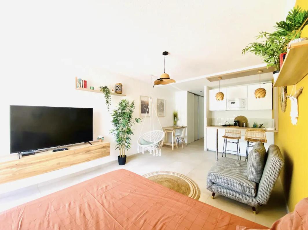 Studio Terrasse & Parking Gratuit En Residence Nîmes Exterior foto